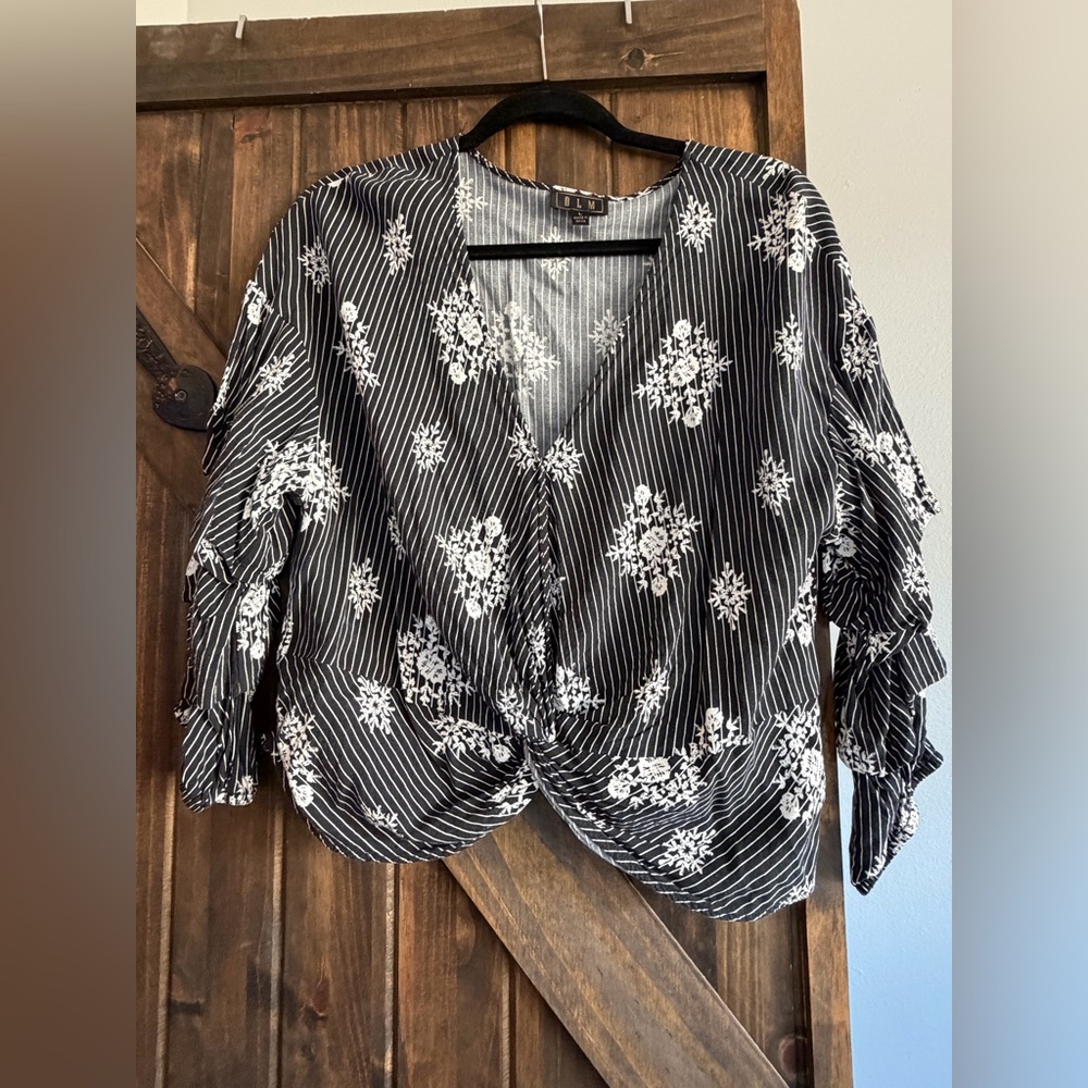 Black and White Floral Women's Top